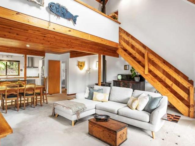 House for sale in Oratia