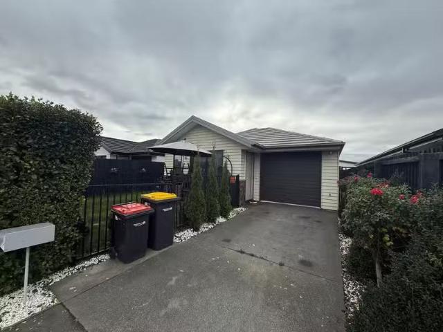 House for sale in Chaslands, Canterbury