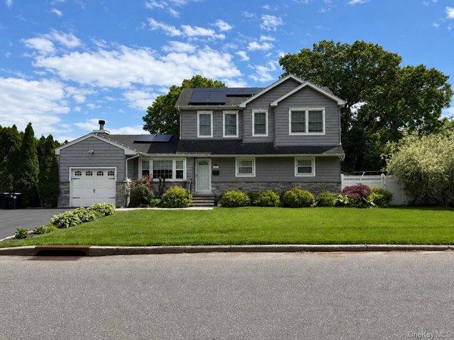 House for sale in Smithtown, New York