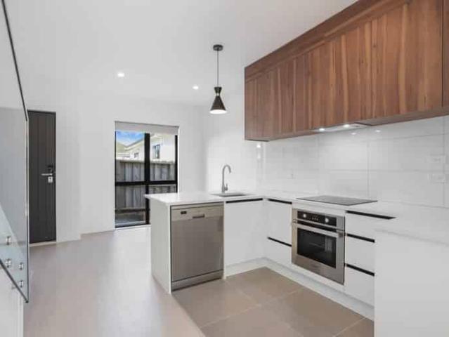 House for rent in Oratia, Oroua County