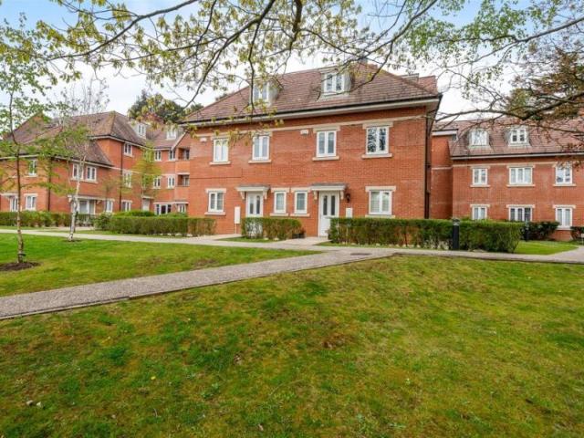 Apartment for rent in Woking, Surrey
