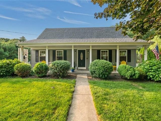 House for sale in Lincoln, Rhode Island
