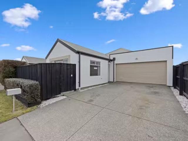 House for sale in Chaslands, Canterbury
