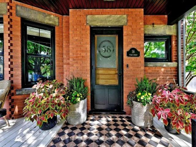 House for sale in Aurora, Golden Horseshoe
