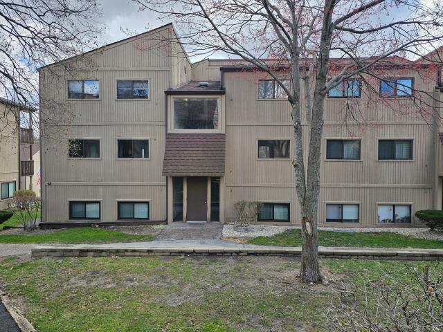 Condo for sale in Mchenry, Illinois