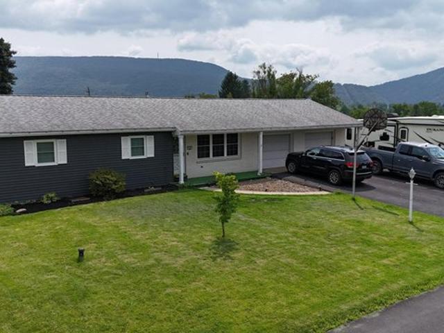 House for sale in Reedsville, Brown Township