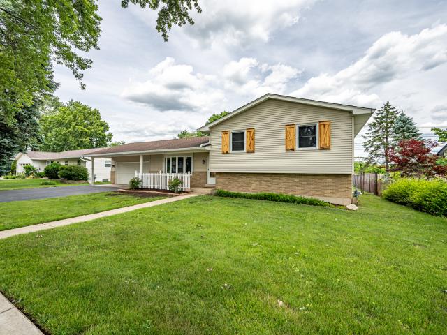 House for sale in Mchenry, Illinois