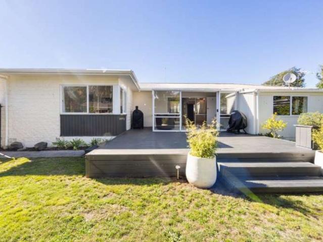 Property for sale in Chaslands, Canterbury
