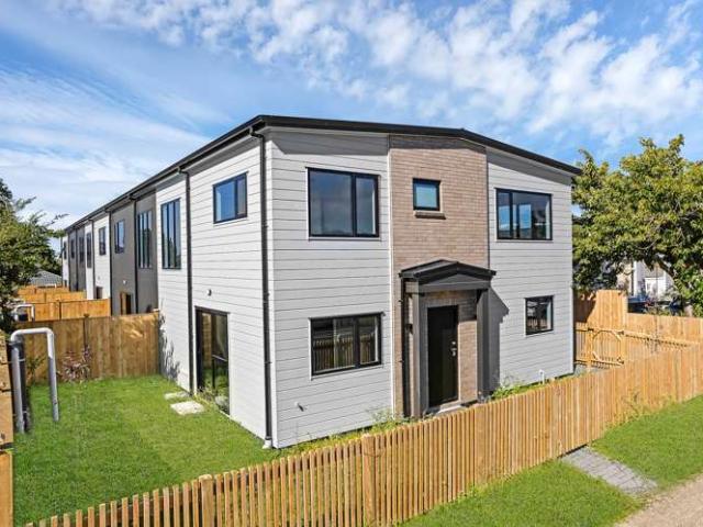 Townhouse for sale in Owhata, Oroua County