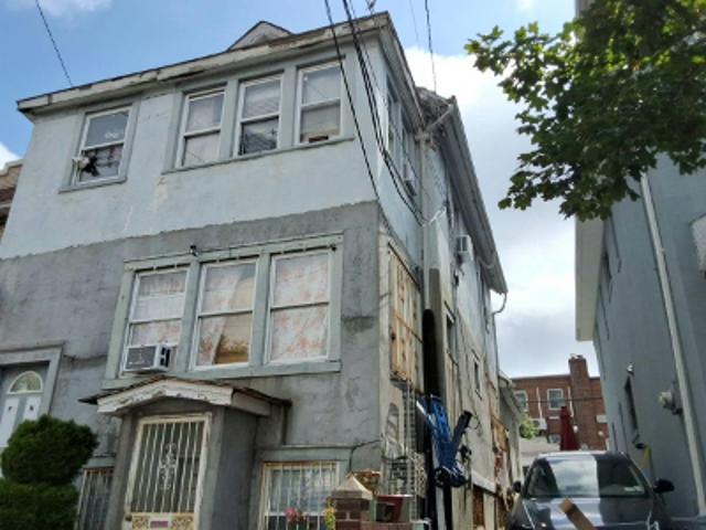 House for sale in Queens, Arverne