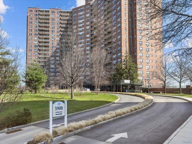 House for rent in The Bronx, Arverne