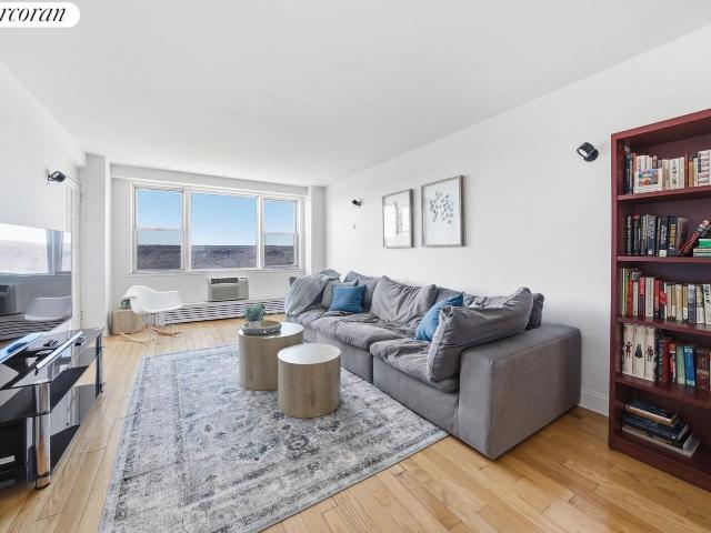 Property for sale in The Bronx, Arverne