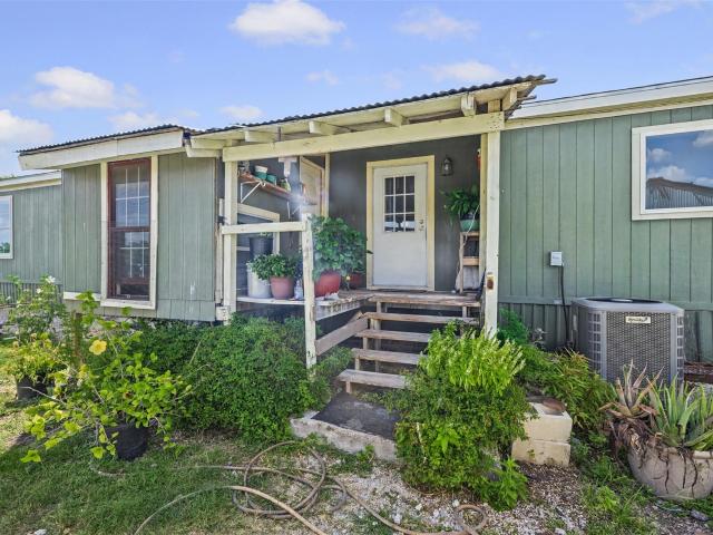 House for sale in Martindale, Texas