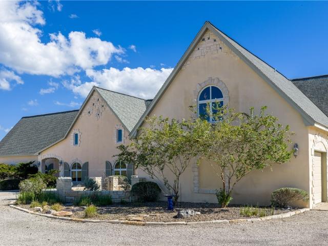 House for sale in Edgar, Cuero
