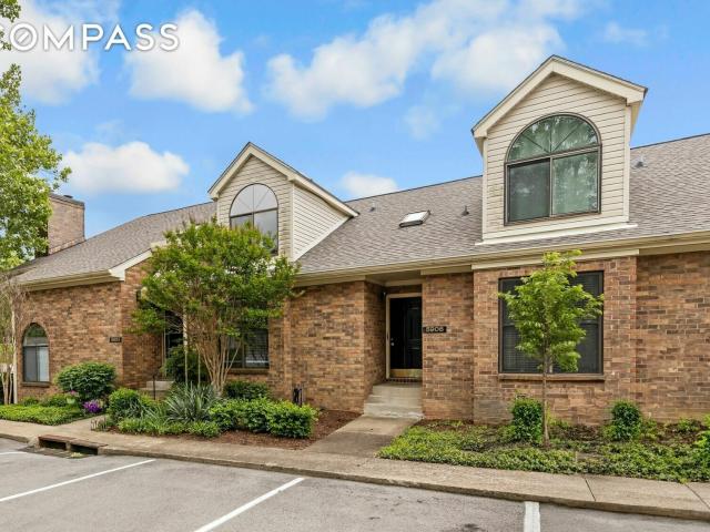Townhouse for sale in Brentwood