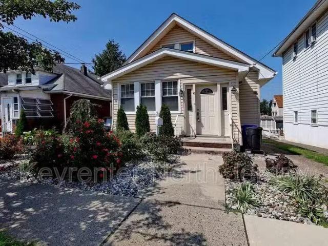 House for rent in Clifton