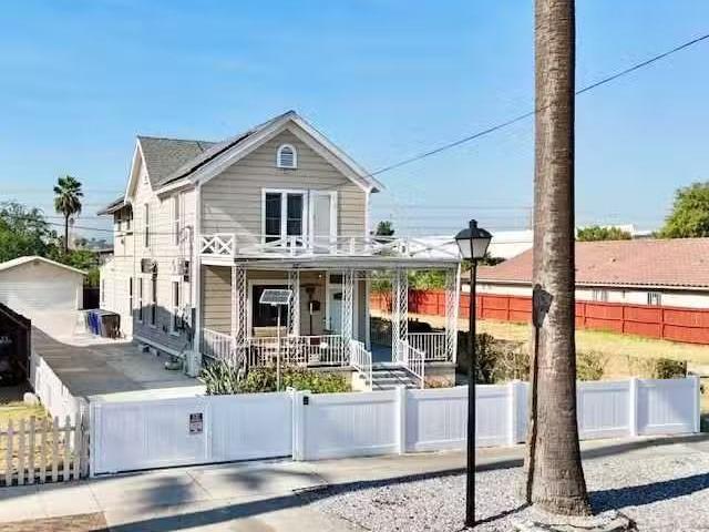 House for rent in Riverside