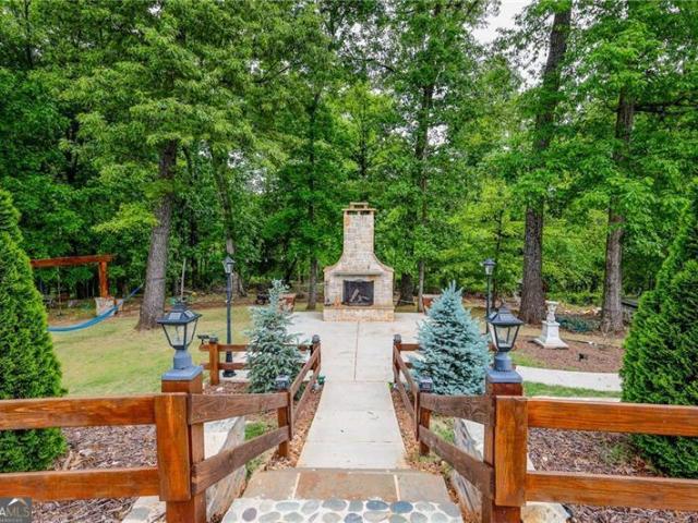 House for sale in Flowery Branch, Georgia