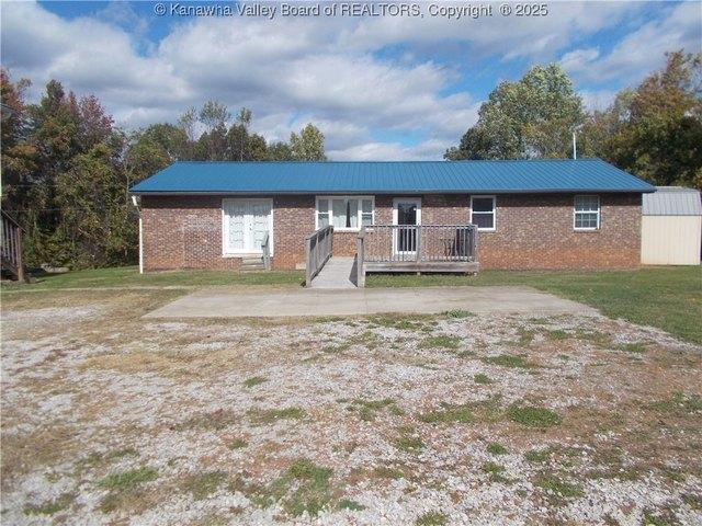 House for sale in Fraziers Bottom, West Virginia