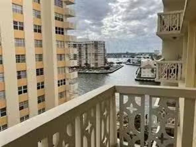 Condo for rent in Hollywood