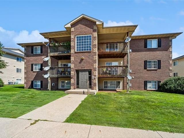 Townhouse for sale in Urbandale, Iowa