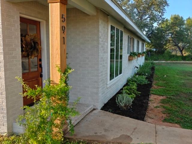 House for sale in Bigfoot, Texas