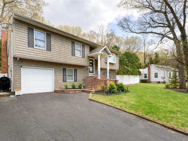 House for sale in Smithtown, New York