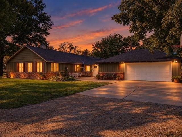 House for sale in Valley Center, Sedgwick County