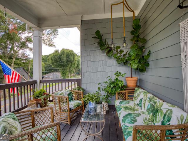 House for sale in Flowery Branch, Georgia