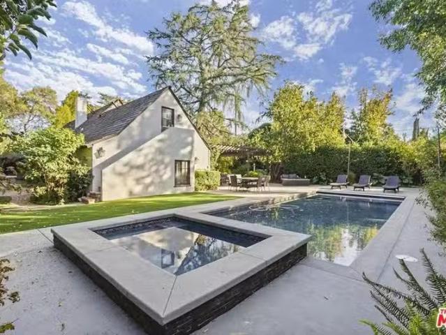 Condo for sale in North Hollywood, Woodland Hills-Warner Center Neighborhood Council District