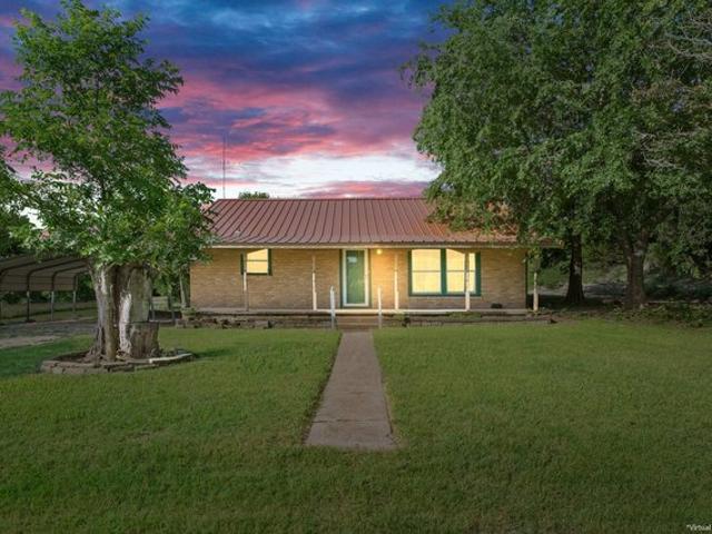 House for sale in Hamilton, Texas