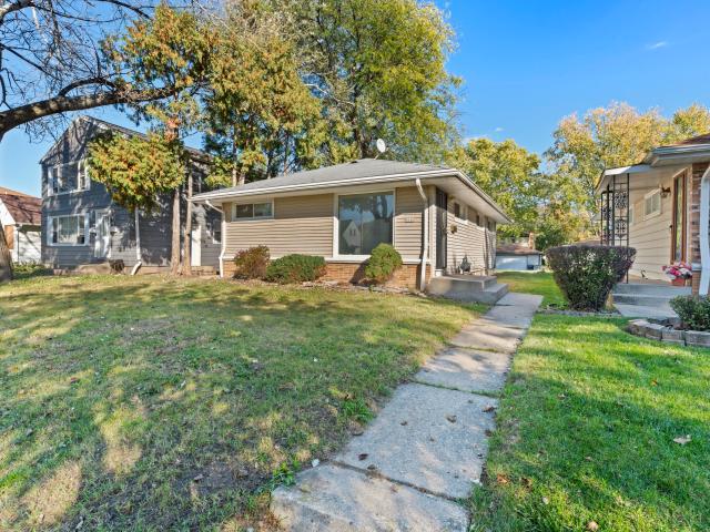 House for sale in Silver Spring, Milwaukee