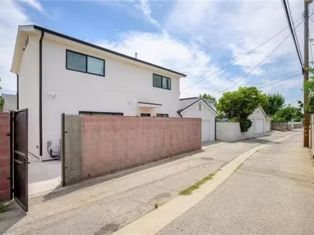 Condo for rent in North Hollywood, Granada Hills North Neighborhood Council District