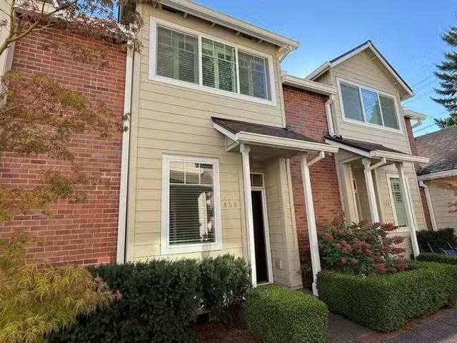 Condo for rent in Lake Oswego