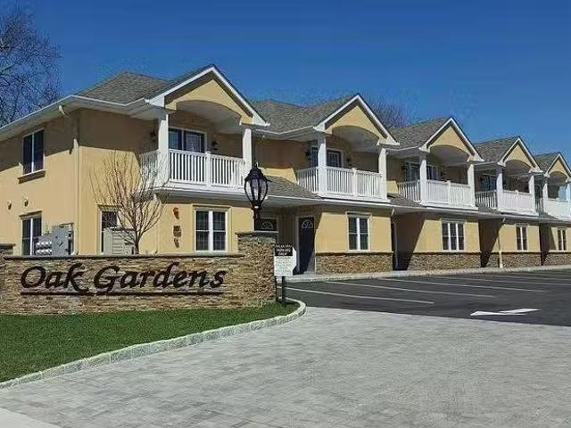 Condo for rent in Lindenhurst