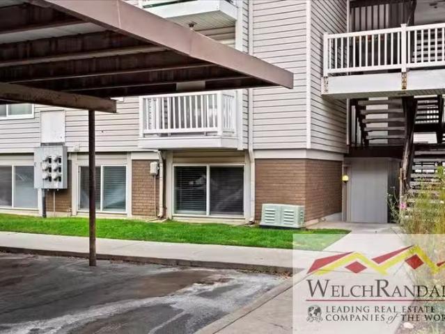 Condo for rent in Roy