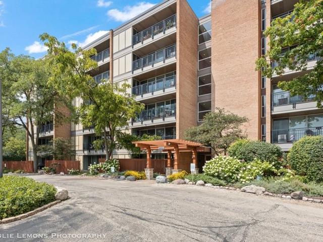 Condo for sale in Lisle, Illinois