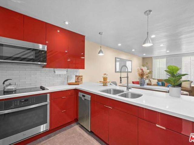 Townhouse for sale in Culver City, California