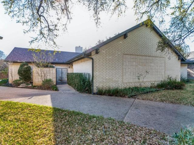 House for sale in Benbrook, Texas