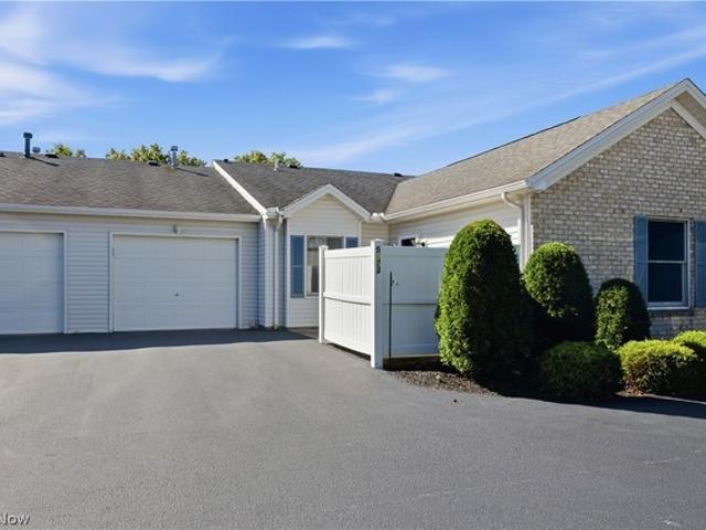 Condo for sale in Youngstown, Mahoning County