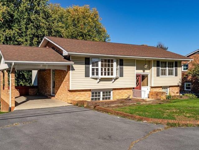 House for sale in Rockingham Court, Roanoke County