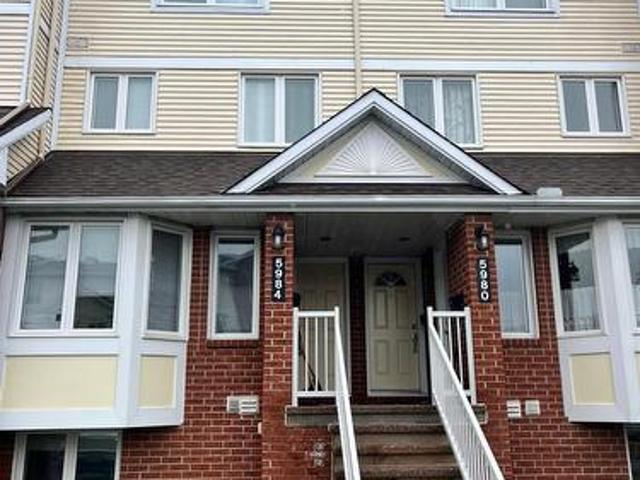 Townhouse for rent in Mulhurst Bay, Ontario