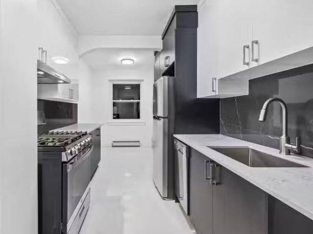Condo for rent in Cote-saint-luc, Quebec
