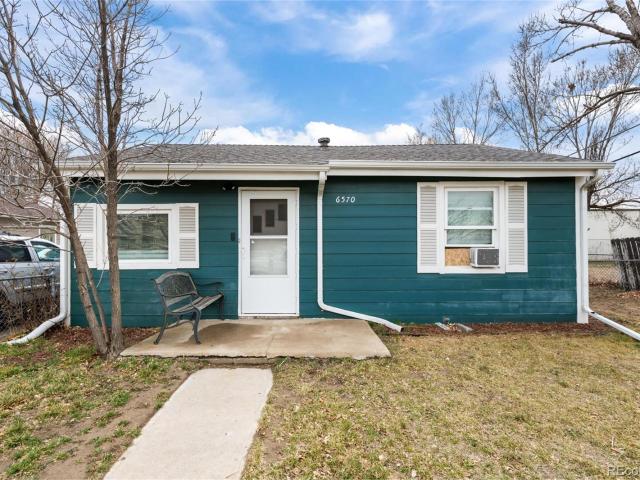 House for sale in Commerce City, Colorado