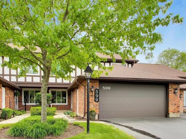 Townhouse for sale in Mchenry, Illinois