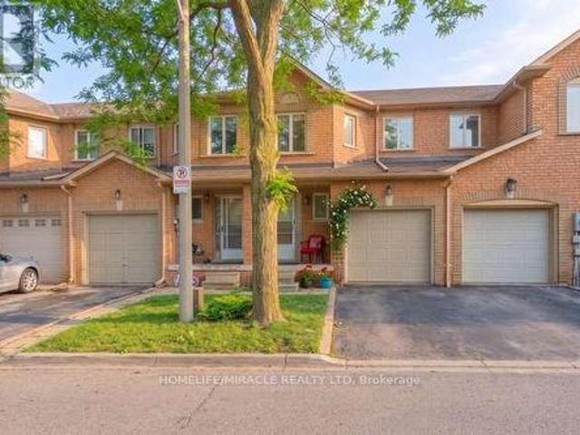 Townhouse for sale in Georgina, Ontario