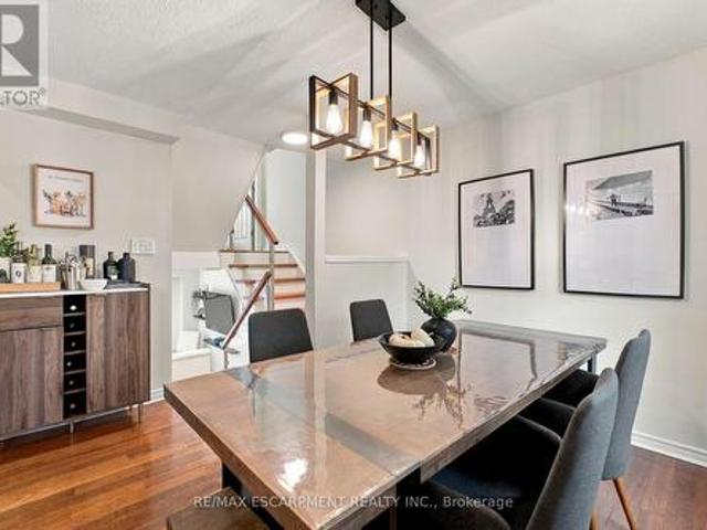 Townhouse for sale in Milton, Golden Horseshoe