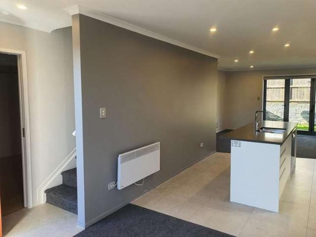 Townhouse for rent in Whangaparaoa, Oroua County