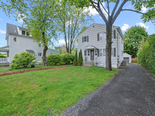 Duplex for rent in Bernardsville, New Jersey