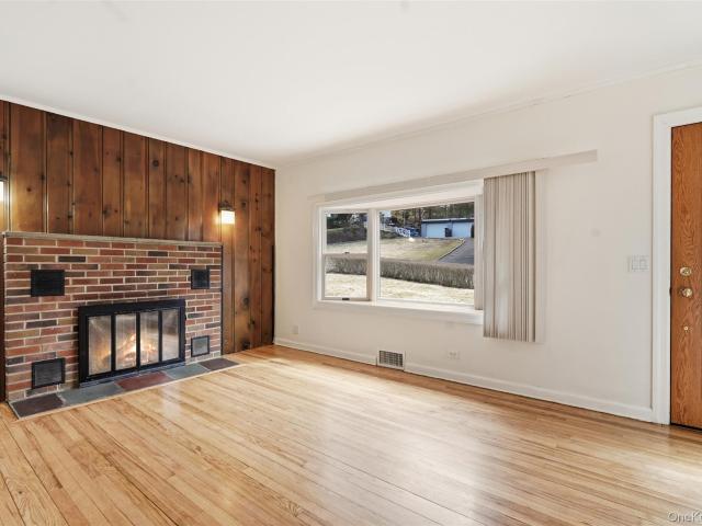 House for sale in Baldwin Place, New York